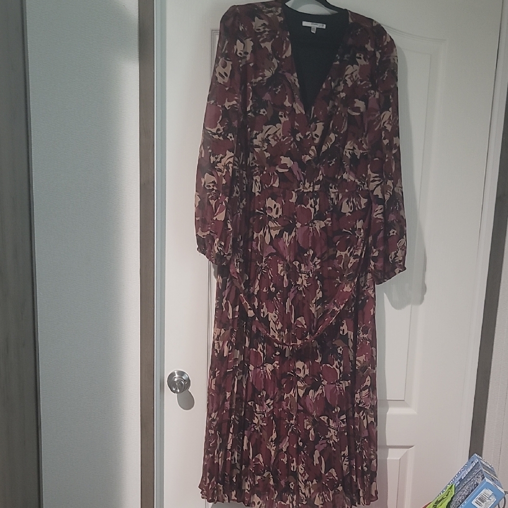 Studio One New York Woman's plus Floral Burgundy/Tan  Dress With Pleats Size 20w